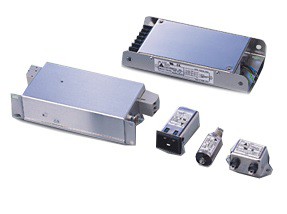 Filtri EMC Delta: modulo in alluminio con connettori IEC, terminali a vite, accessori di fissaggio, unità modulari e protezione metallica.