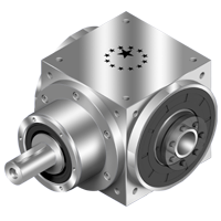 RINVII ANGOLARI AT-C: riduttore angolare in alluminio, albero input/output, flange frontale, giunto con bulloni e cuscinetti visibili